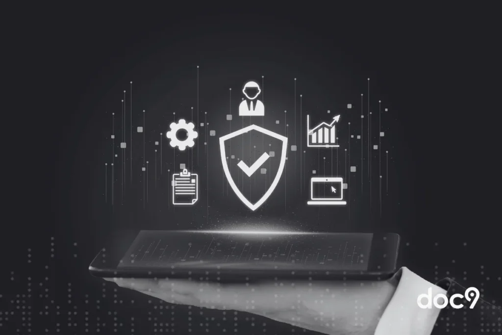 Mão segurando um tablet deitado na horizontal, com ícones de segurança flutuando acima, ilustrando um artigo da doc9 sobre assinatura com certificado digital.